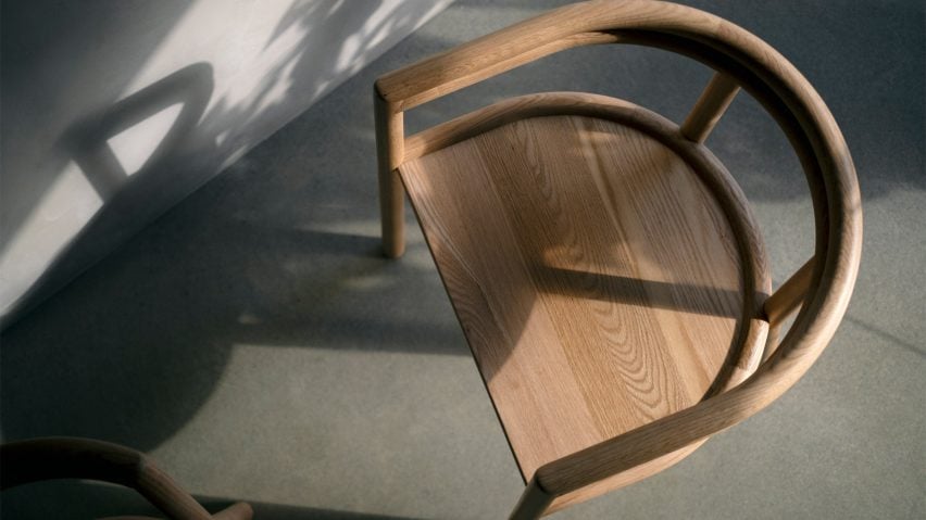 Top view of the Elsie chair with rounded armrests