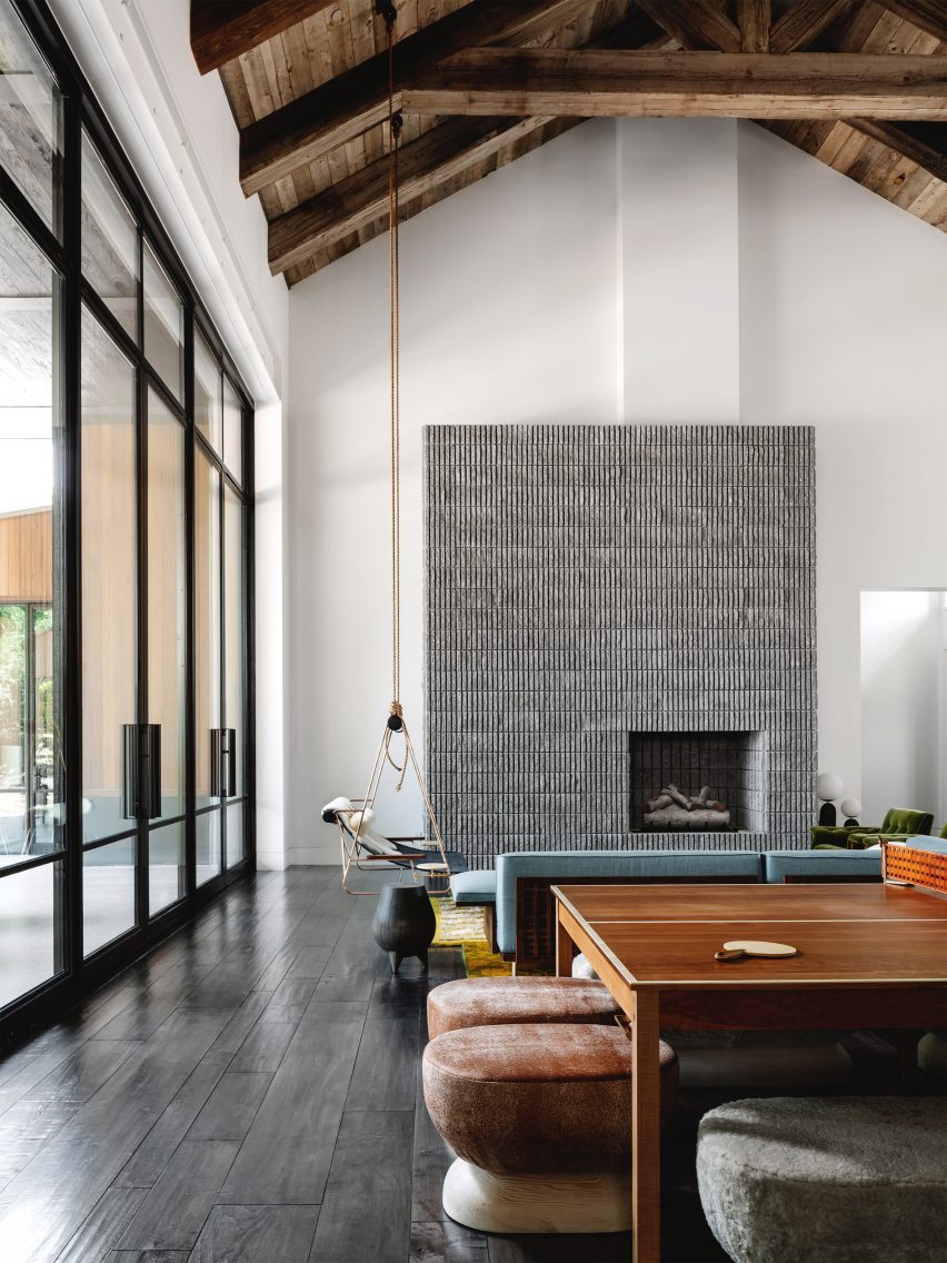 Living room with concrete fireplace and a swing