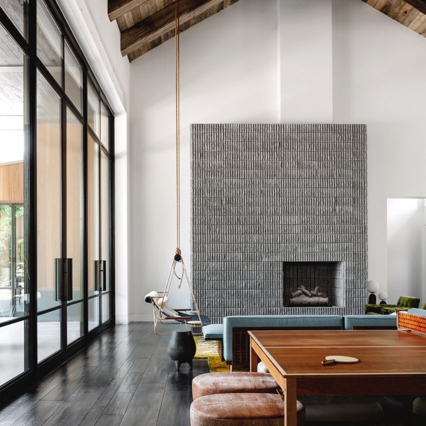 Living room with concrete fireplace and a swing