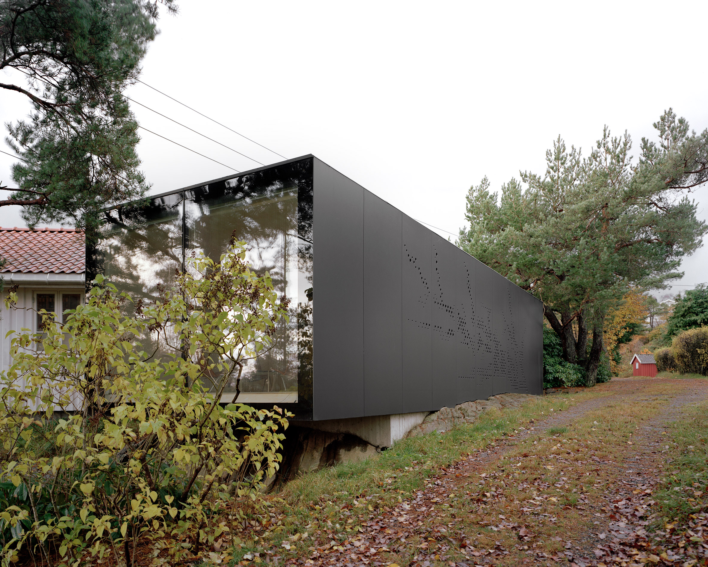 Angular black house extension in Norway