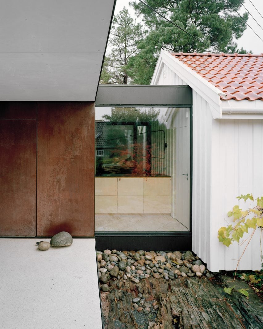 Glazed link of L15 house by Sunniva Rosenberg Arkitektur