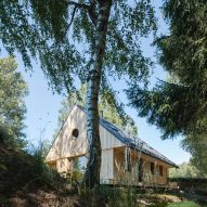 Les Archinautes and 3AE create timber cabin overlooking lake in Czech Republic