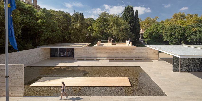 Aerial view of Barcelona Pavilion with CLT-platforms