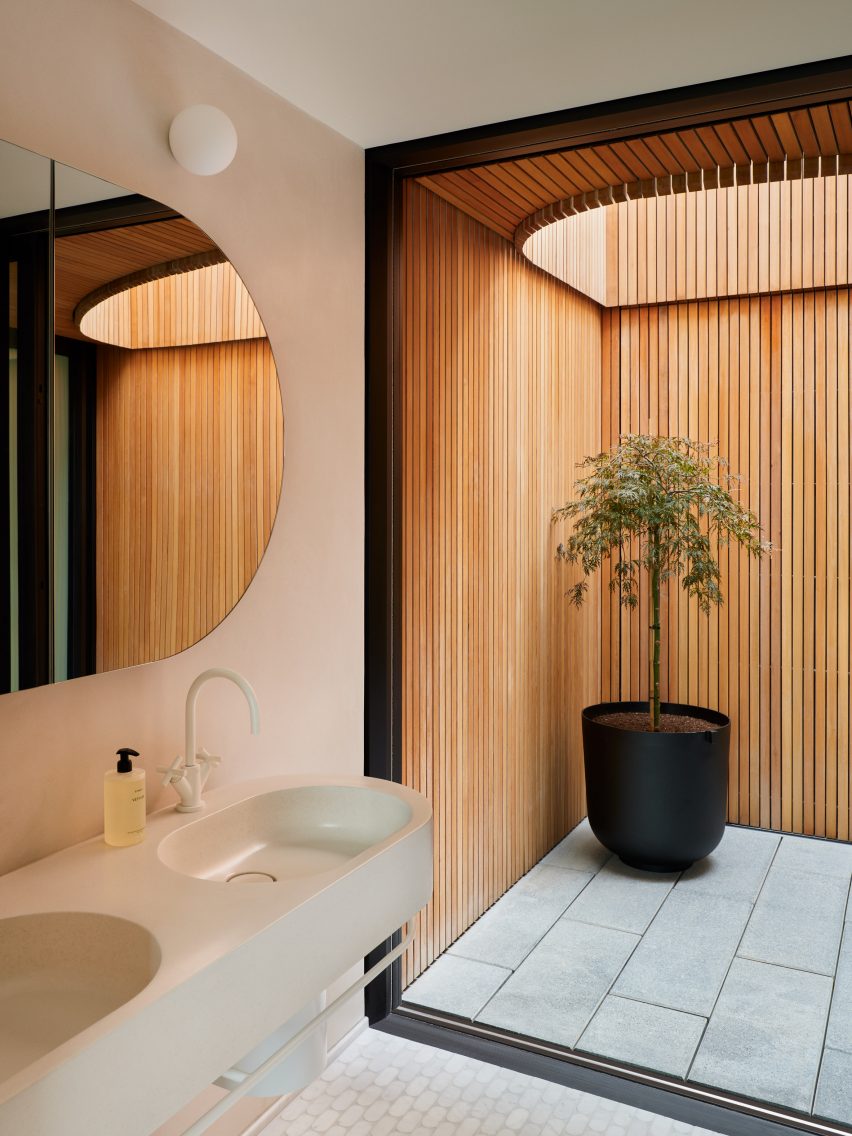 Wood-clad courtyard and white bathroom