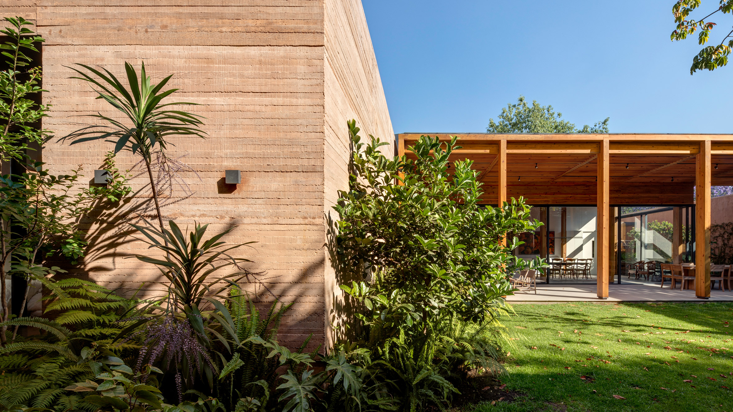 PPAA completes earthy board-formed concrete residence in Mexico City - Vimarsana News