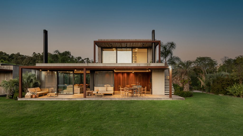 stone-wood-and-concrete-feature-in-rmk-arquitetura-s-casa-pampas