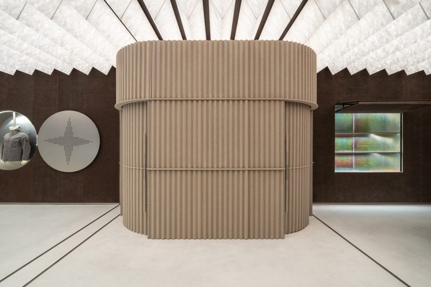 Fitting rooms surrounded by sand-coated corrugated steel