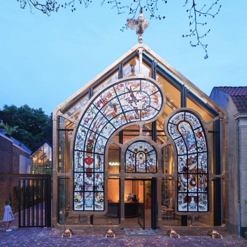 the-embrace-by-studio-job-sculpture-church-window-dordrecht_dezeen_2364_SQ