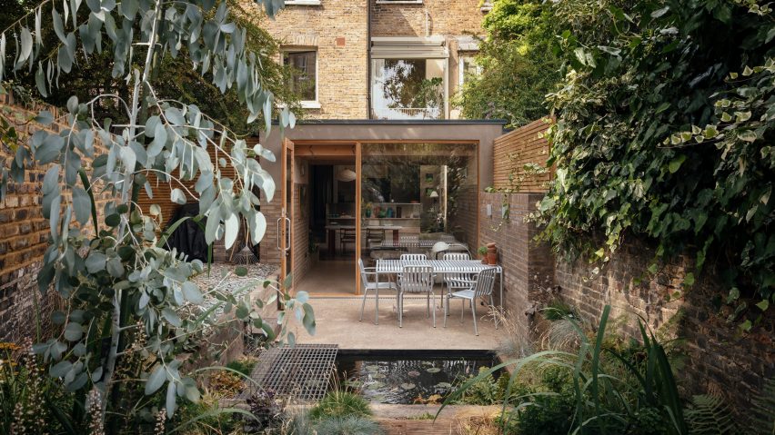 Walled Garden house extension by Nimtim Architects