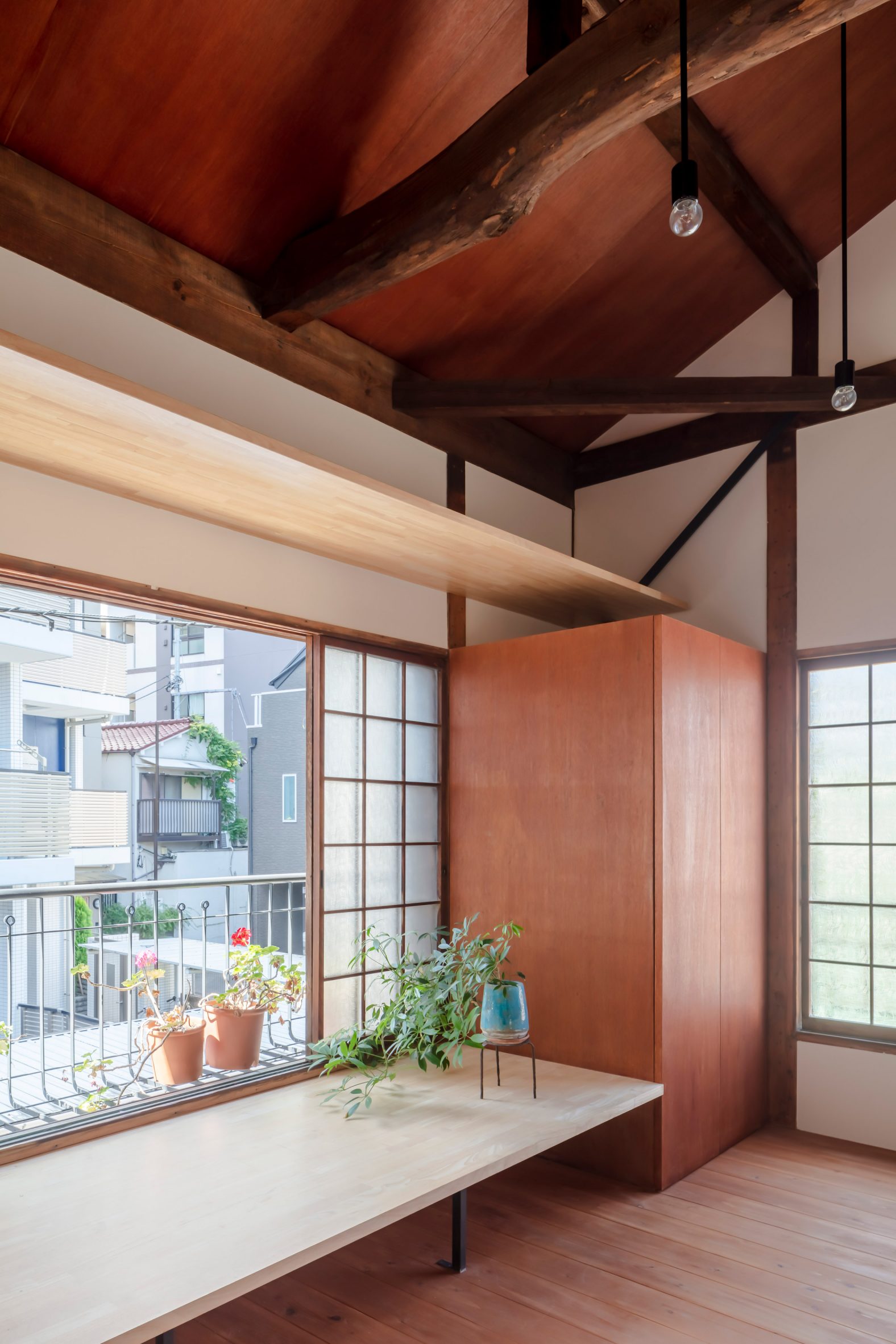 Japanese windows with shelves and bench