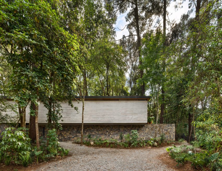 Concrete and stone for the house in Valle de Bravo