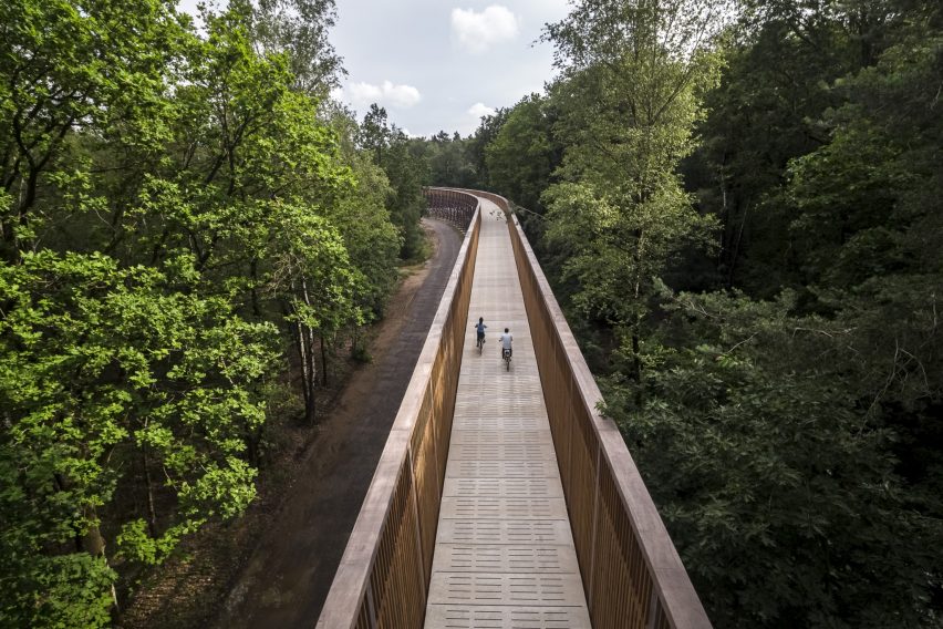 Cycling Through the Heathland by Maat-Ontwerpers + Bart Lens