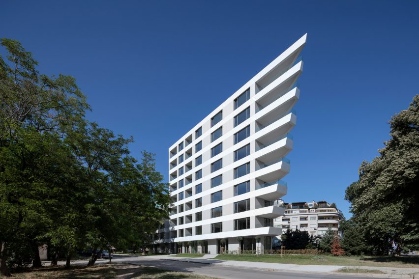 White apartment and office block in Bulgaria by Starh