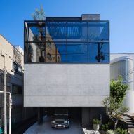 Apollo Architects & Associates designs Tokyo home that blurs indoor and outdoor spaces