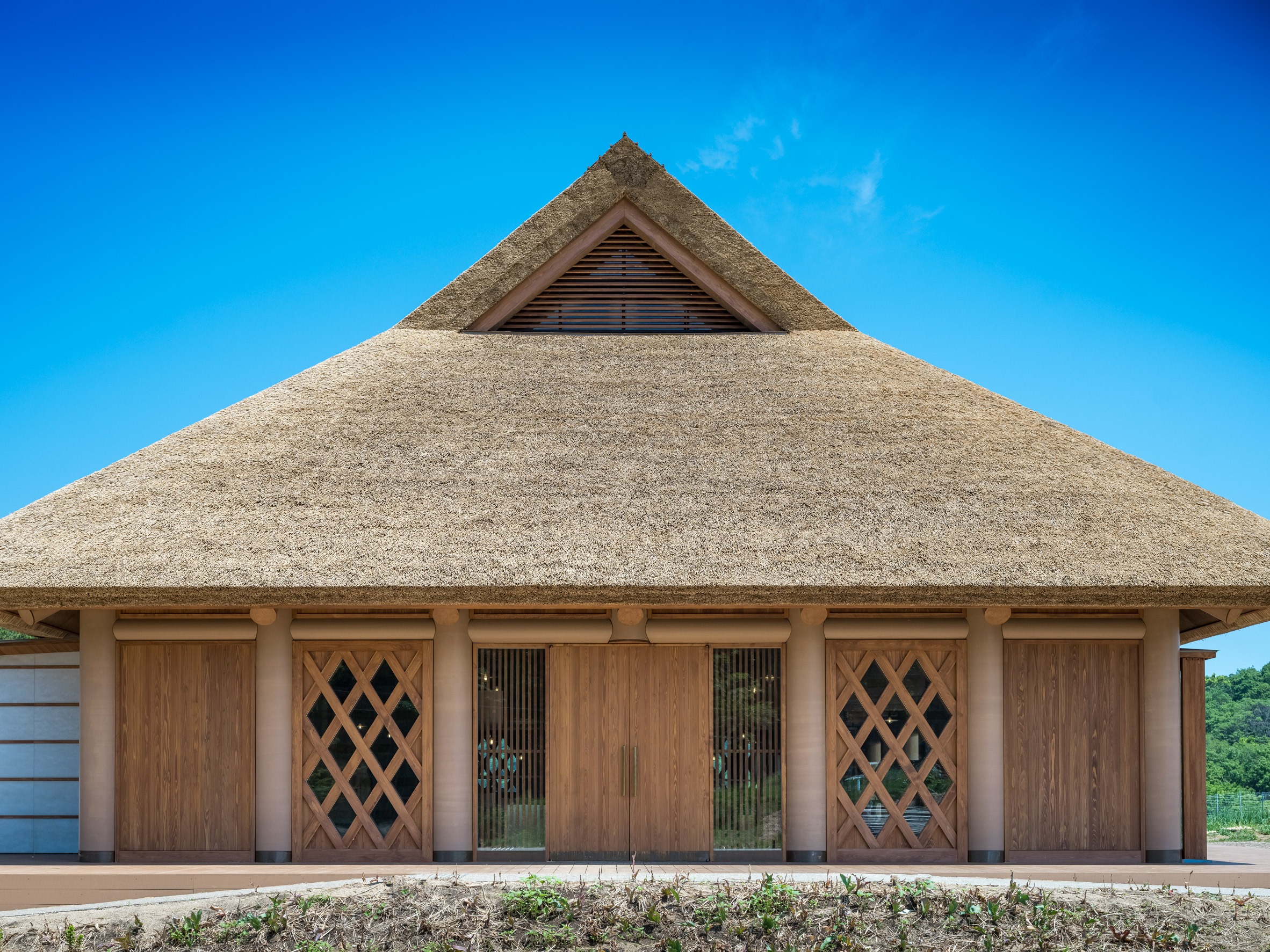 Thatched-roof restaurant by Shigeru Ban Architects 