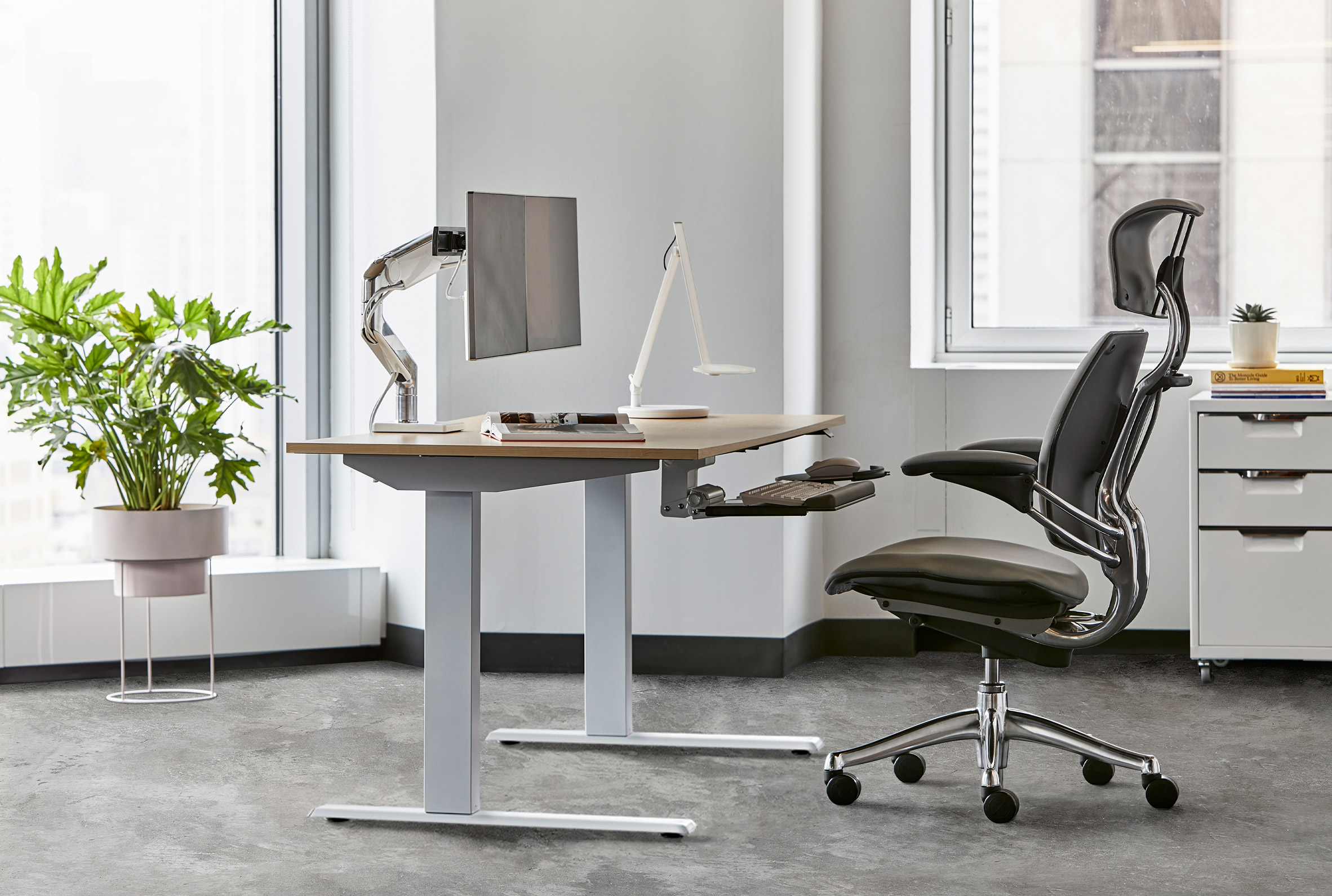 Float adjustable desk by Humanscale | Dezeen Showroom