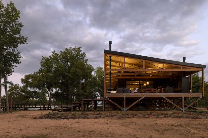 Exterior of the house in the delta by MAPA