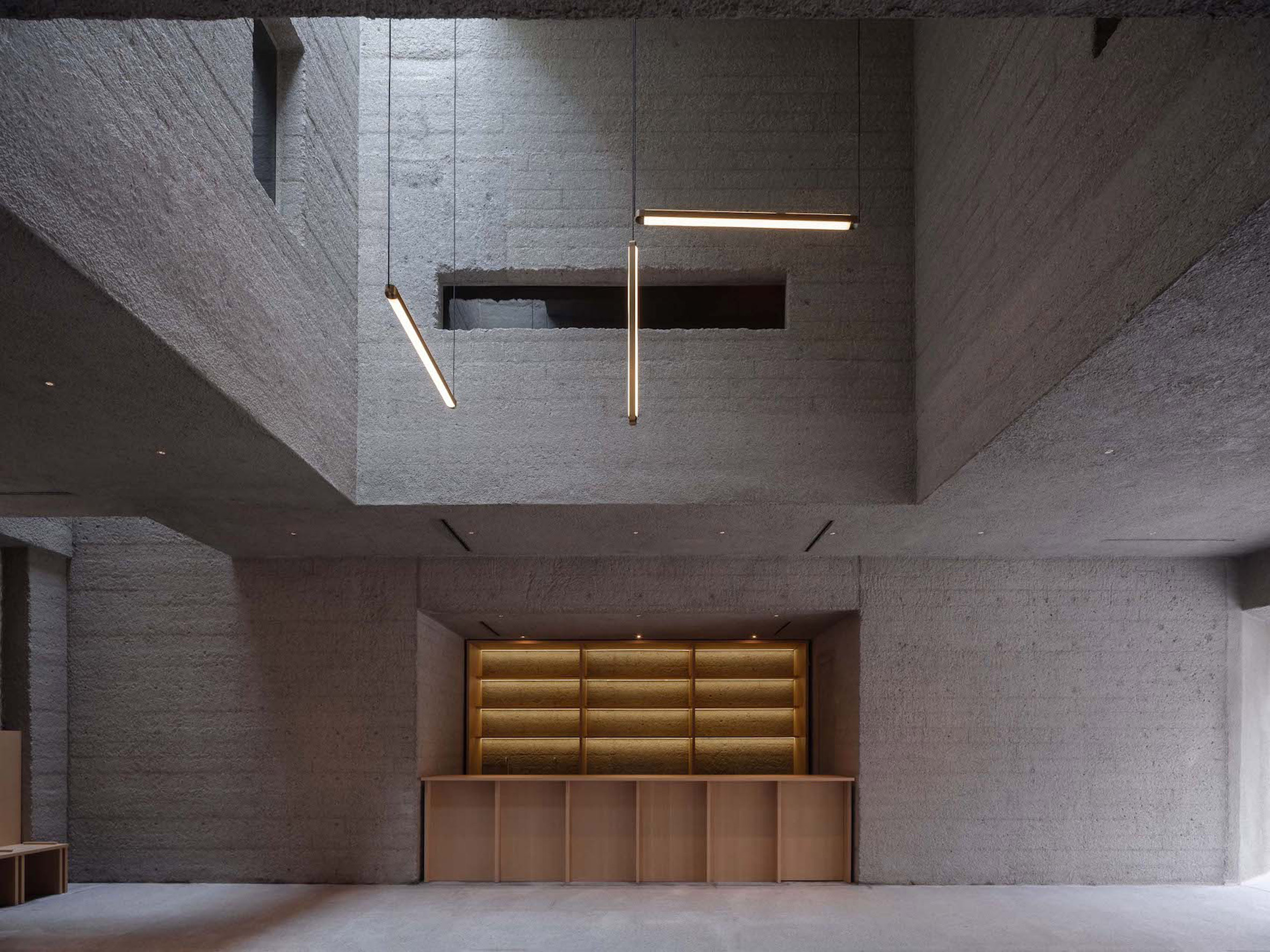 High concrete walls in a room with tube lighting