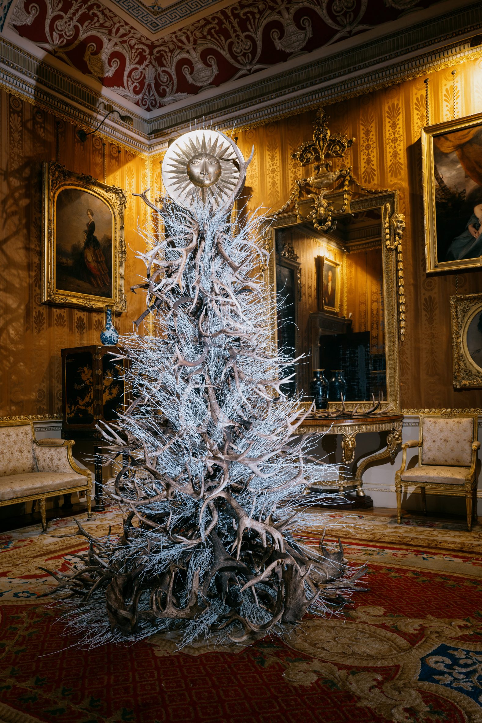 Outlander Magazine on X: Louis Vuitton Christmas Tree Decor