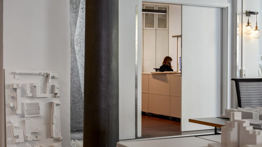 Interior image of a workspace at Oliv Architekten