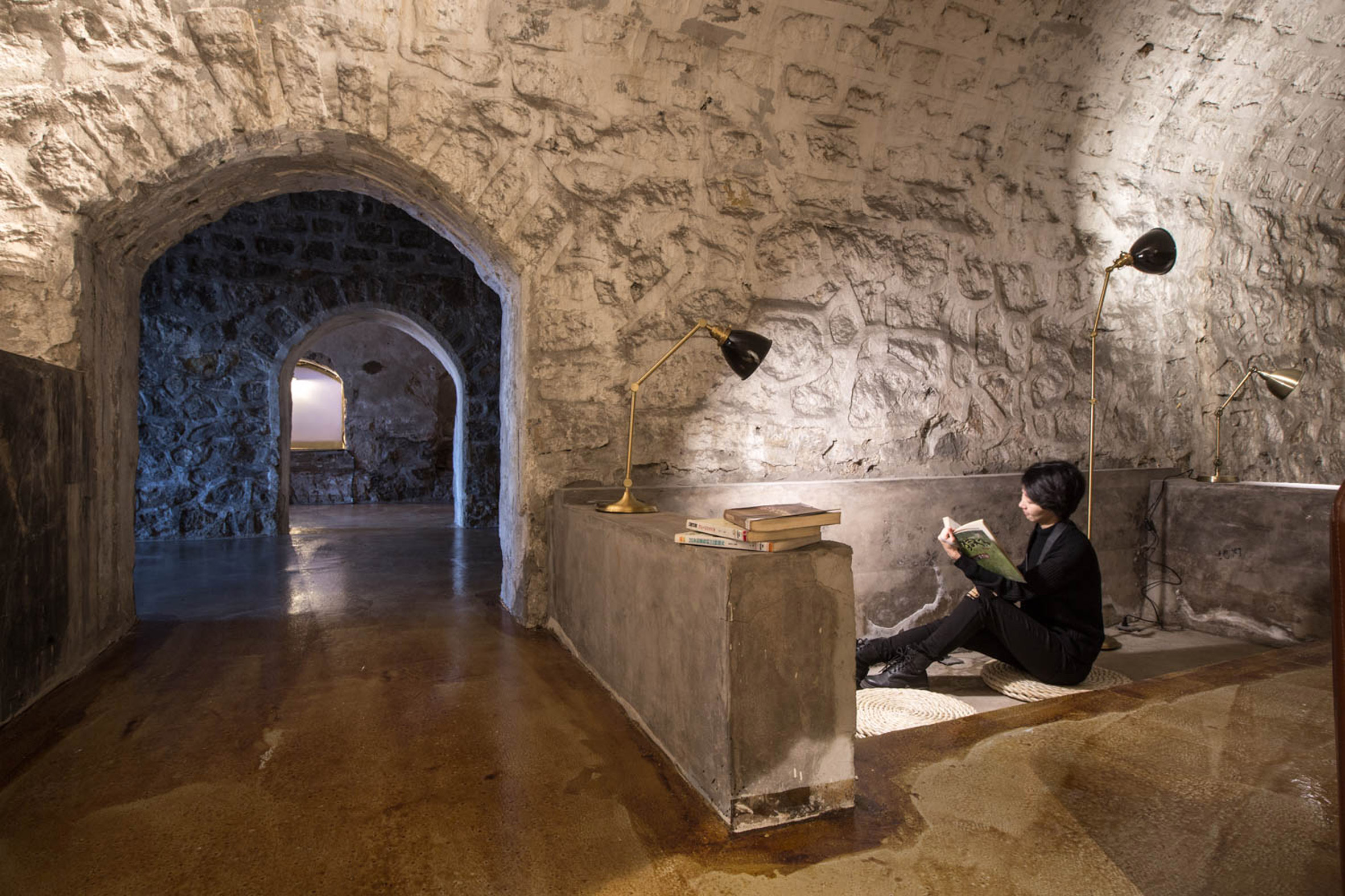 Cave-like walls in Chinese canteen