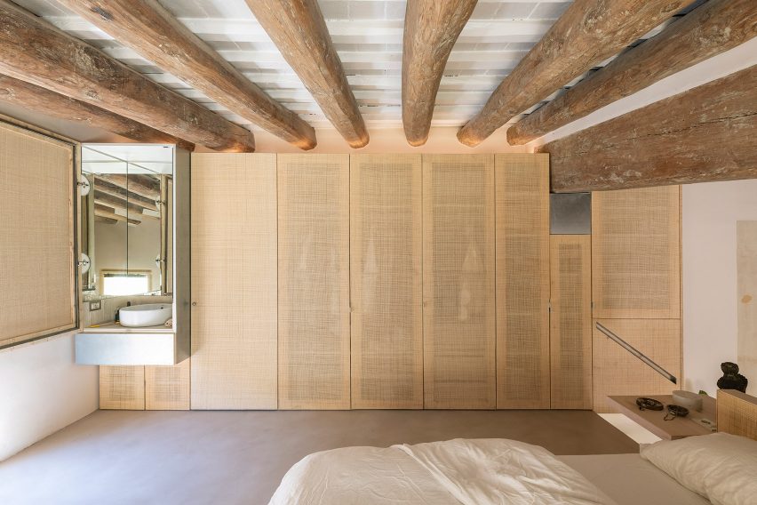 Bedroom interior of flat by Colombo and Serboli Architecture