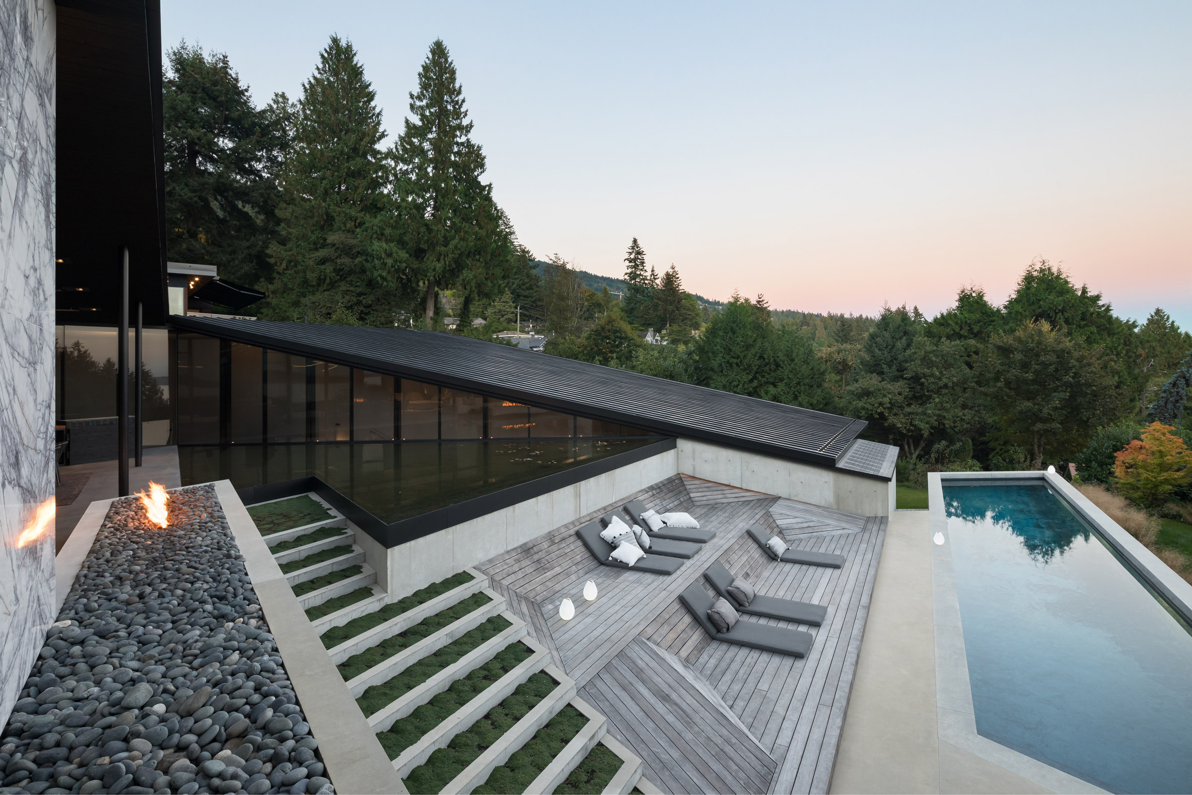 Modern home West Vancouver with pool 