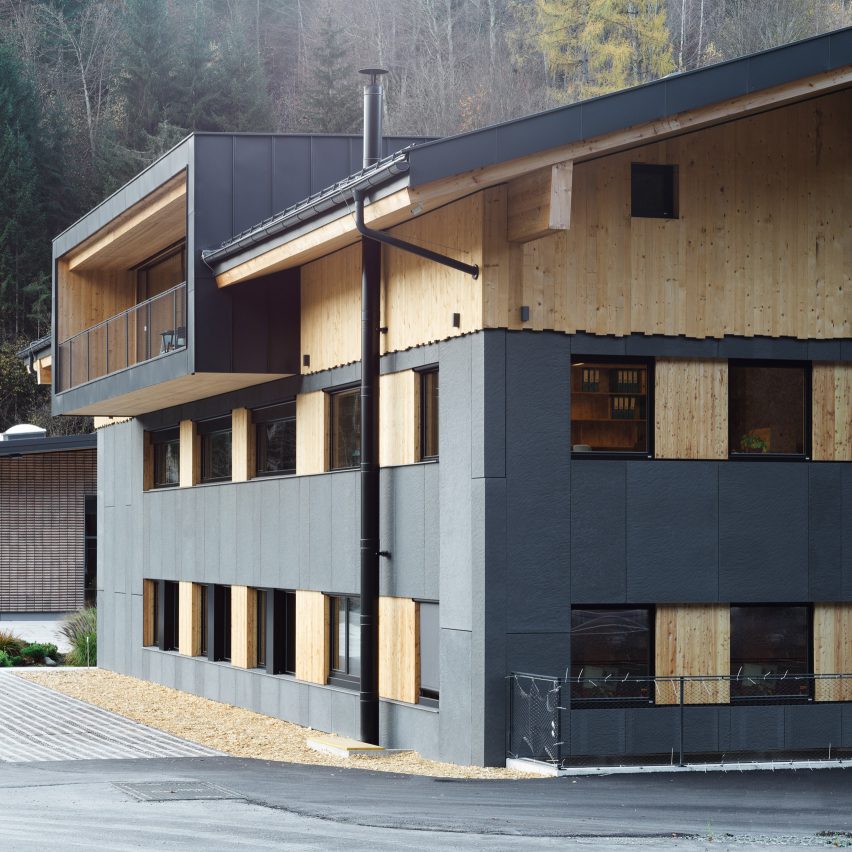Exterior image of the Rieder headquarters which is clad in cement-reduced panels