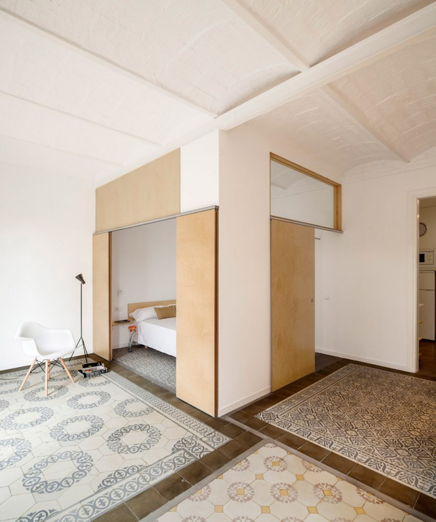 Barcelona apartment by Adrian Elizalde