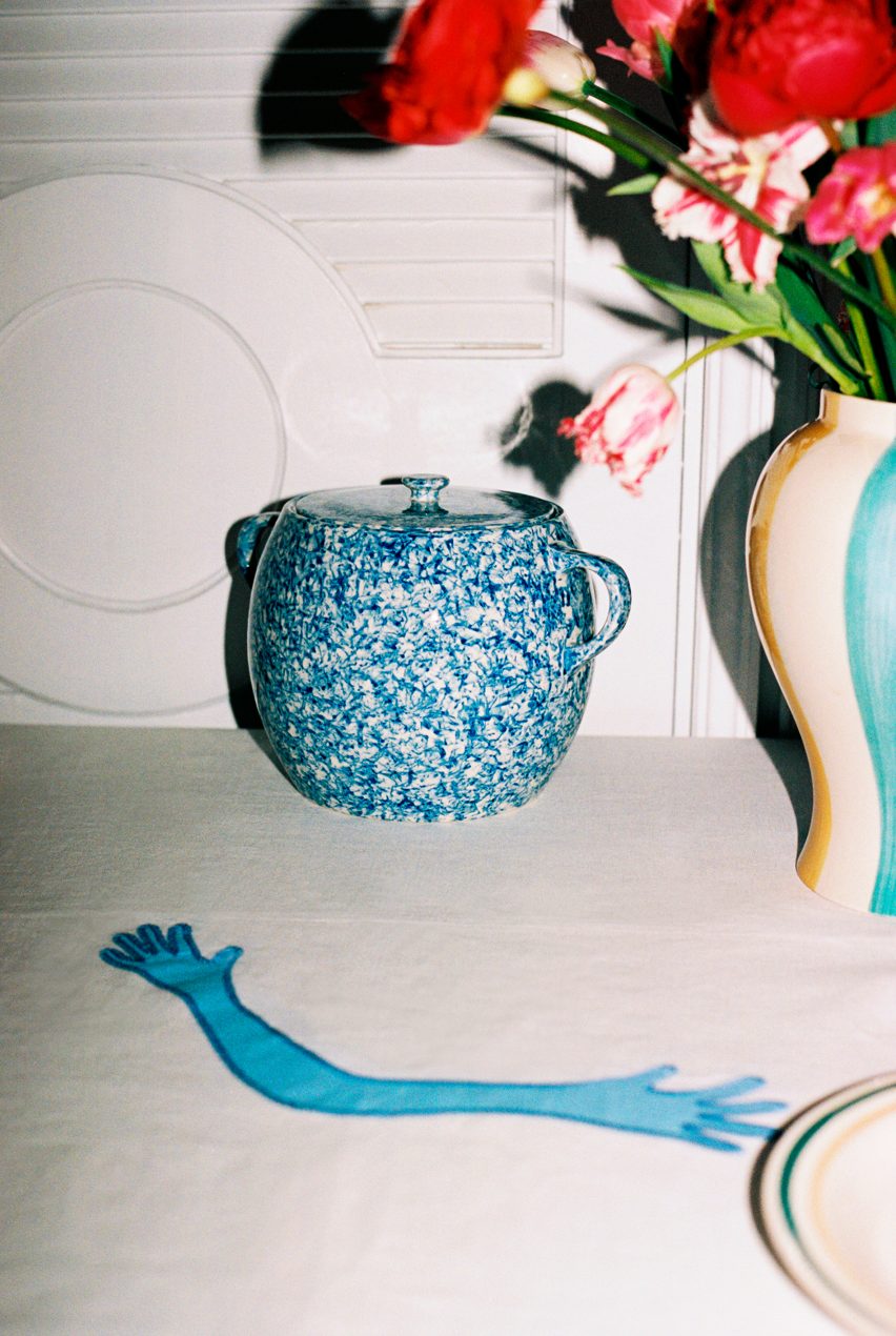 White and blue flower pot