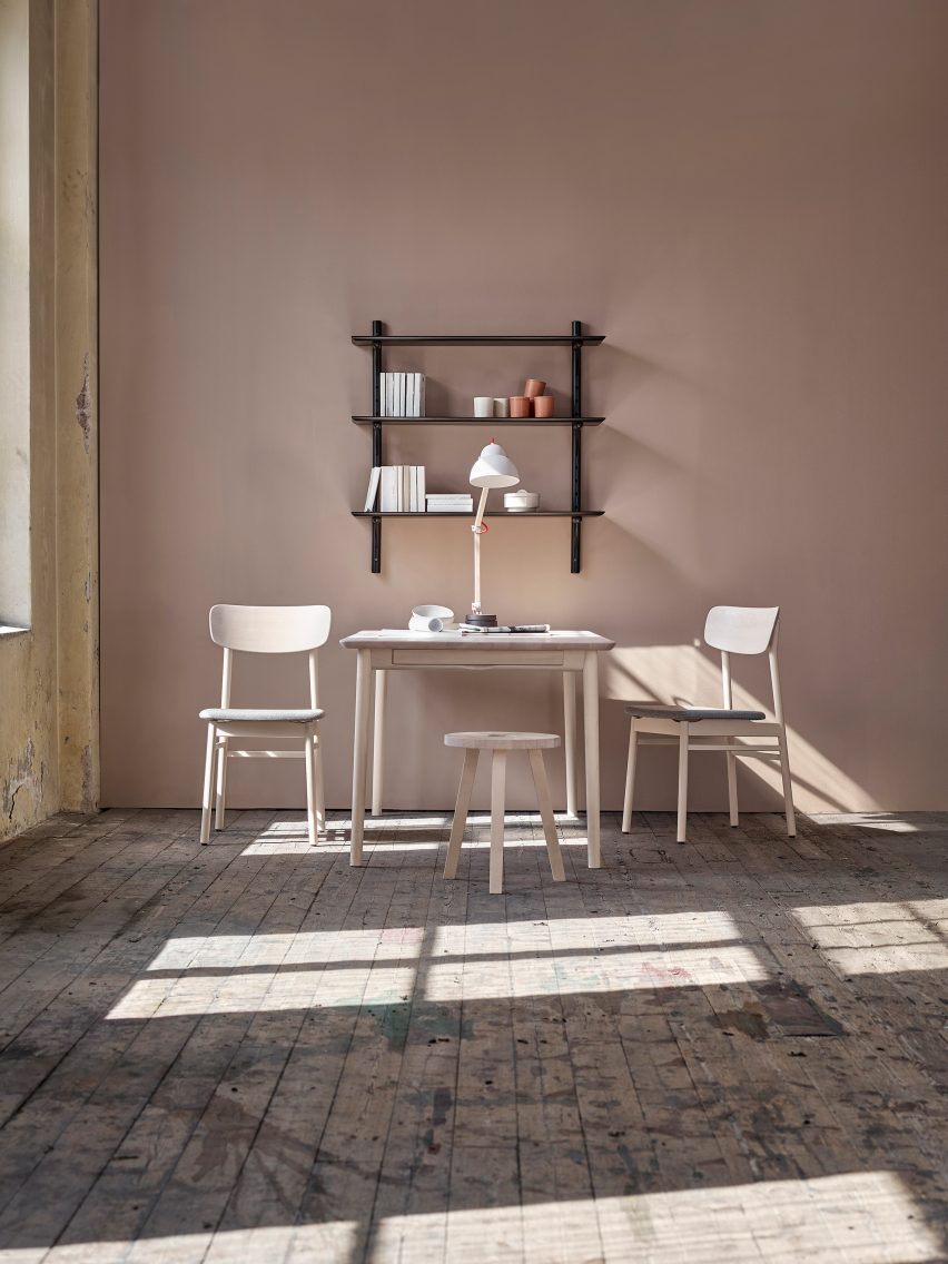 Stolab's Lilla Snåland stool and two Prima Vista chairs around a table in a contemporary residential interior