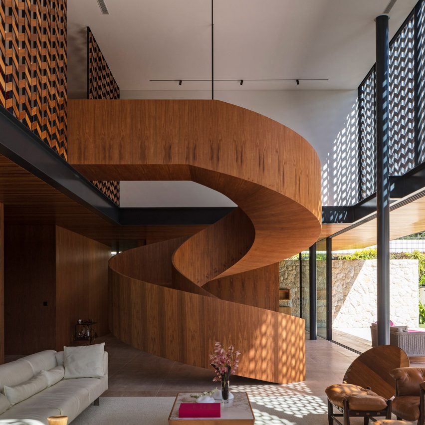 Escalera en Casa Thomé Biera da Silva por Marcos Bertoldi Arquitetos