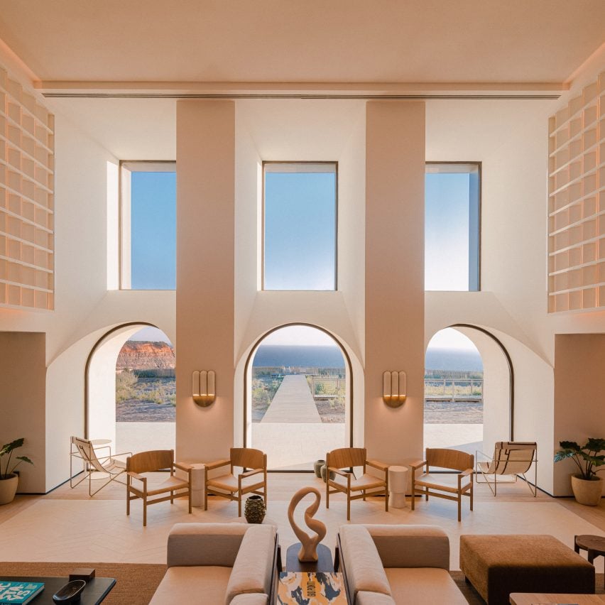 Lobby with arched windows in Aethos Ericeira