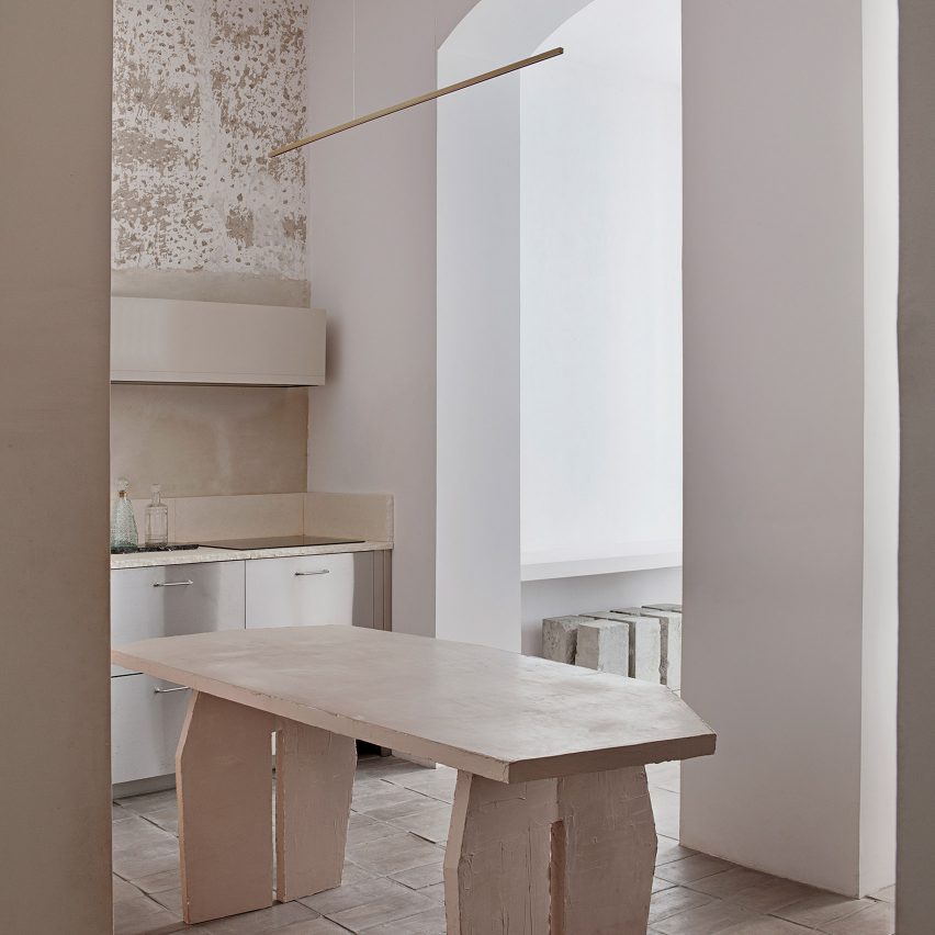 Kitchen and dining table of Casa Olivar in Madrid by Matteo Ferrari and Carlota Gallo