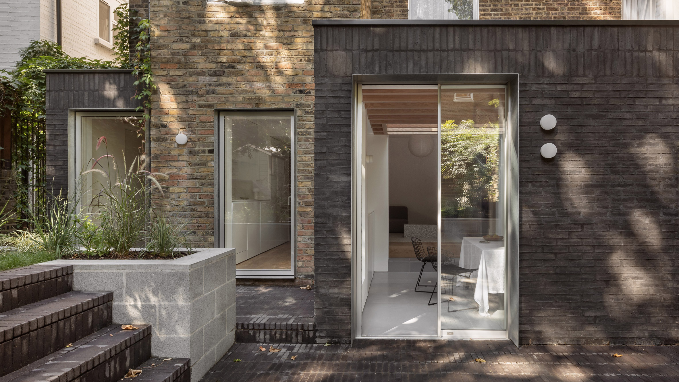 Studio Hallett Ike adds dark brick extension to London flat - Vimarsana News