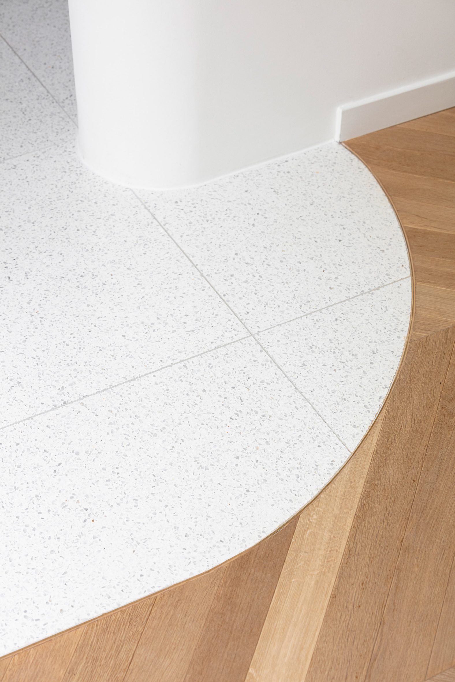 Curved floor detail by Atelier Fréderic Louis
