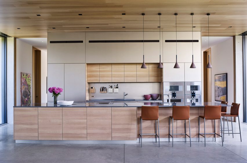Kitchen in Hamptons house by Jenny Peysin Architecture