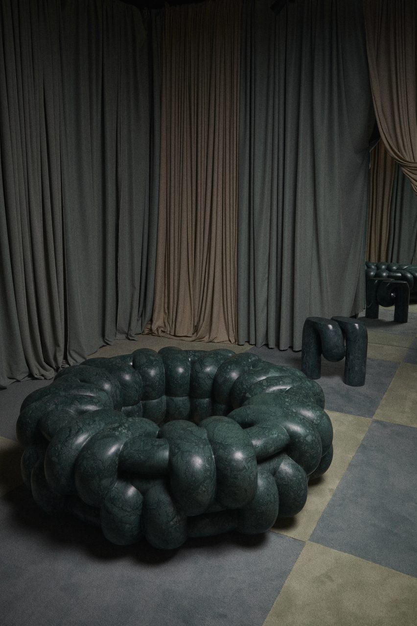 Circular dark-green marble seat