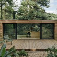Dezeen Debate features Michael Kendrick Architects' "perfect" woodland retreat