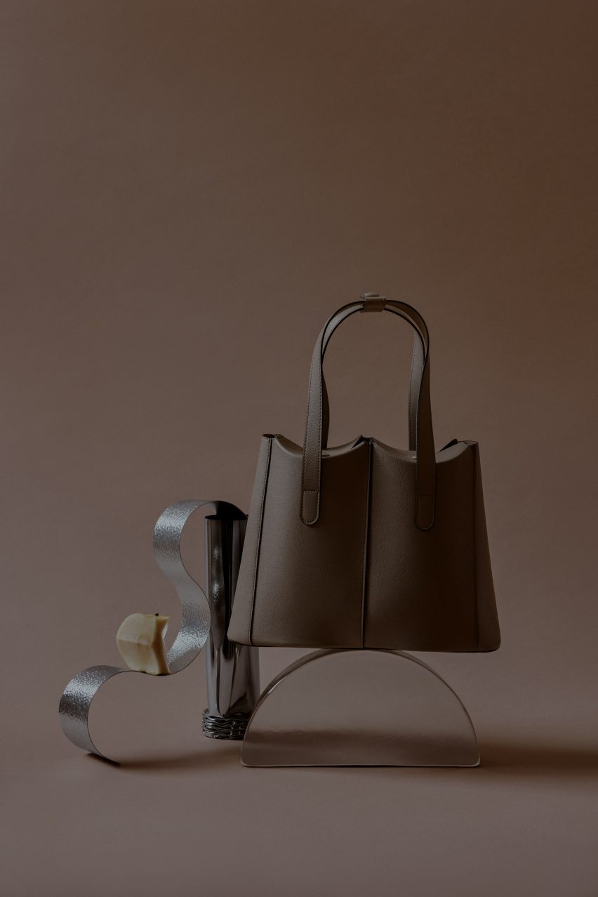 Photo of the Malala tote bag in beige arranged in a still life