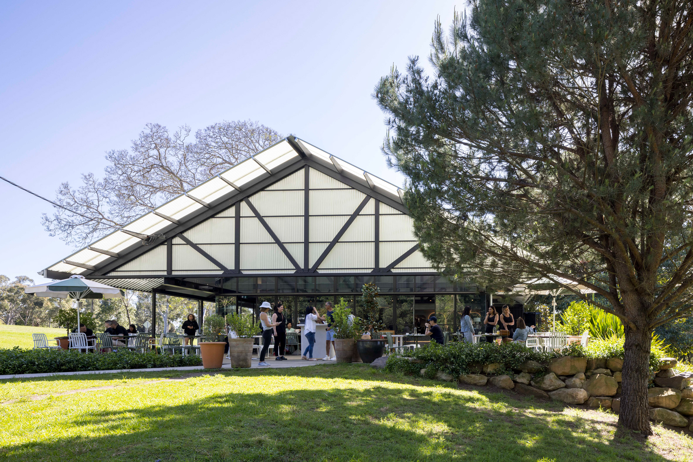 Garden pavilion in Sydney by Sam Crawford Architects