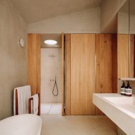 Bathroom in Pateos houses by Manuel Aires Mateus