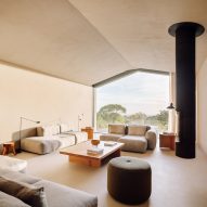 Living room in Pateos houses by Manuel Aires Mateus
