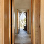 Corridor in Pateos houses by Manuel Aires Mateus