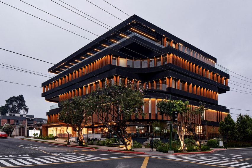 ساختمان با کاربری مختلط توسط Paz Arquitectura در گواتمالا 