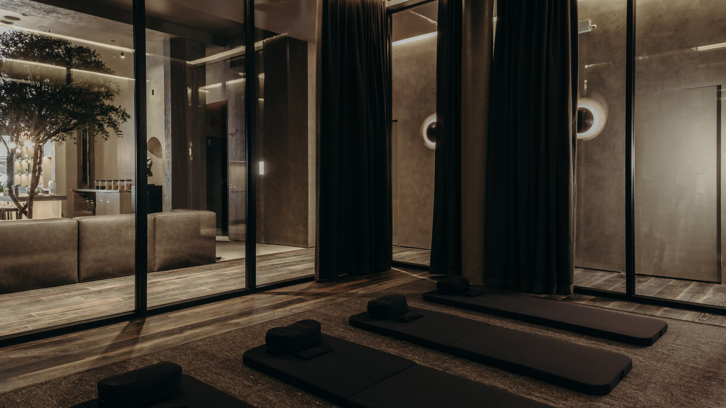 Guide to yoga room design by wellness studio designer — wellness