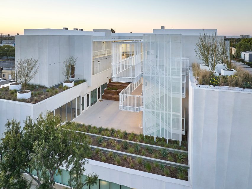آپارتمان های رز در کالیفرنیا توسط برو، + اسکارپا