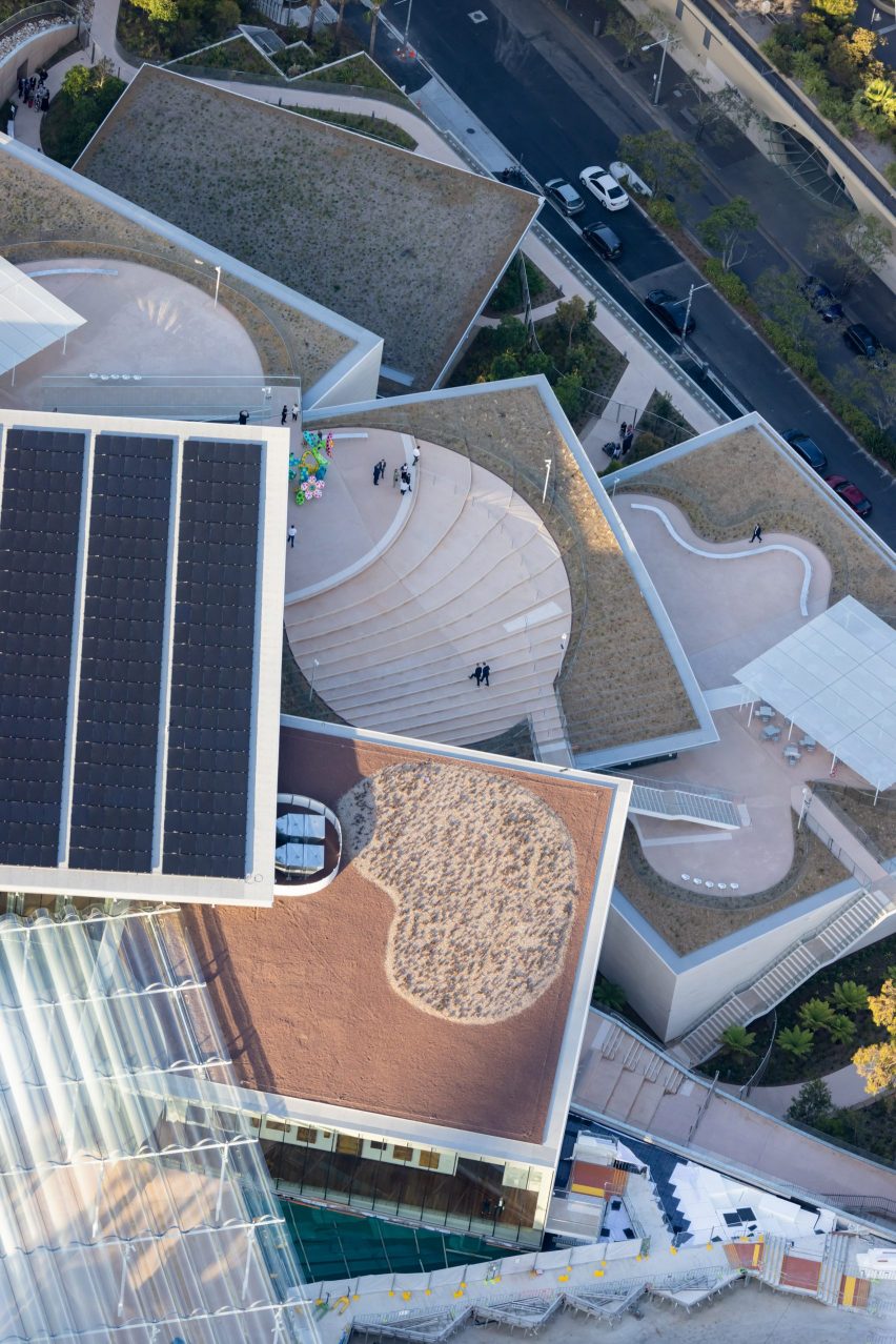 Edificios superpuestos del museo de arte moderno de Sydney vistos desde arriba