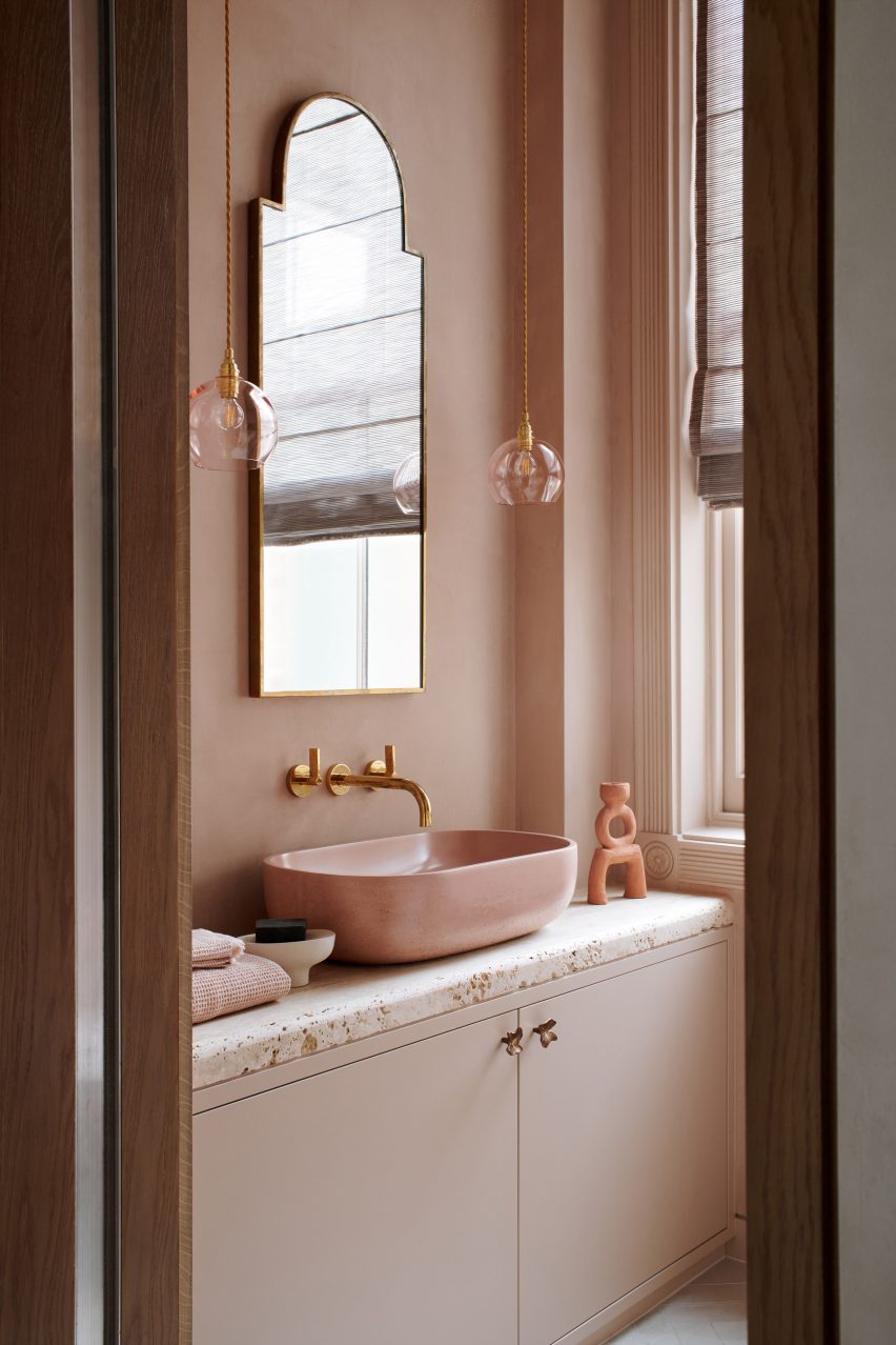 Pink toned bathroom 