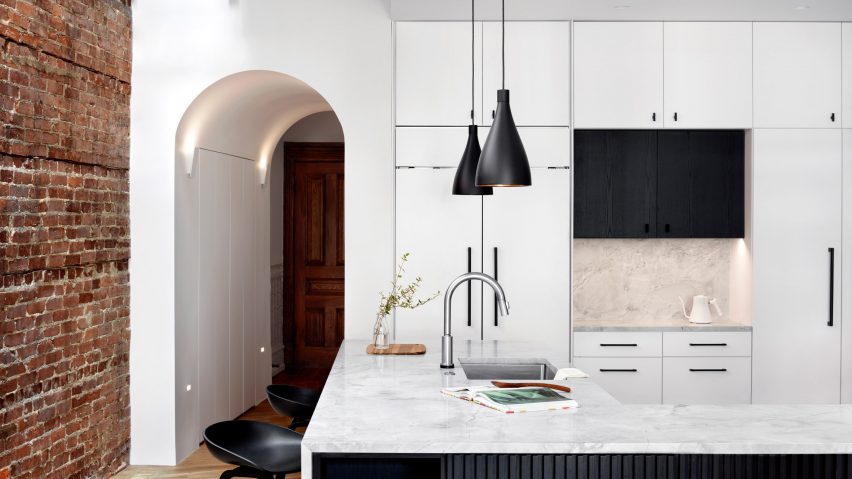 White kitchen with quartzite counter